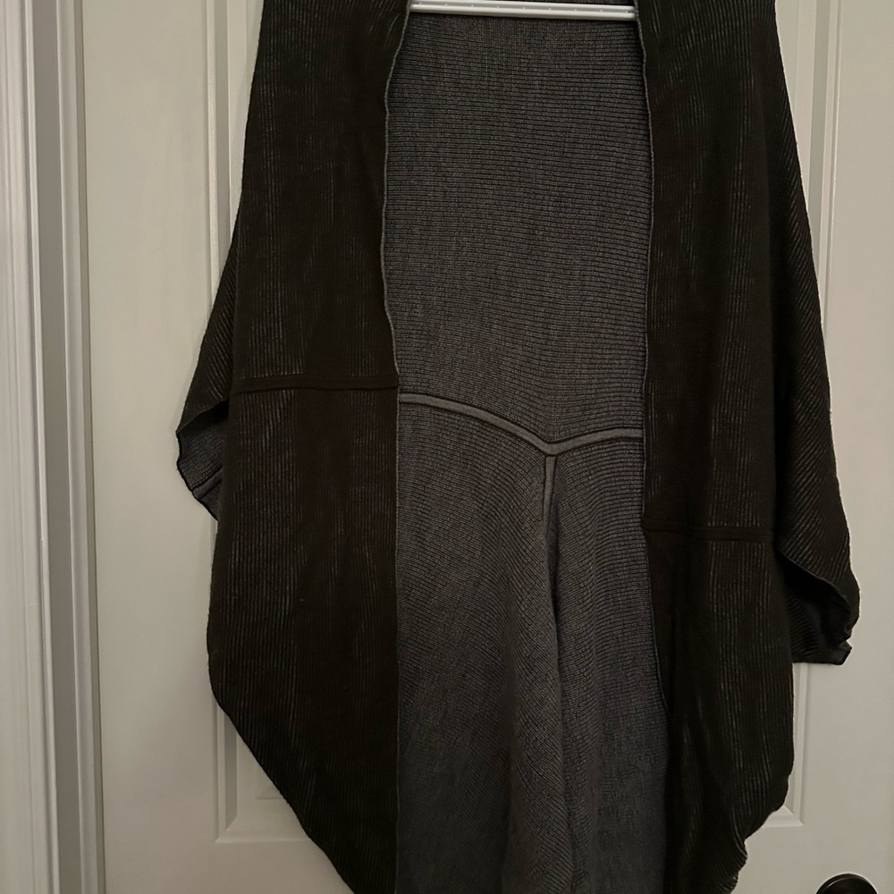 Reversible Lululemon Exaltation Wrap